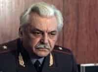 Случай в аэропорту 1 серия - Туман, 2 серия - Воровская ночь, 3 серия - Зона поражения